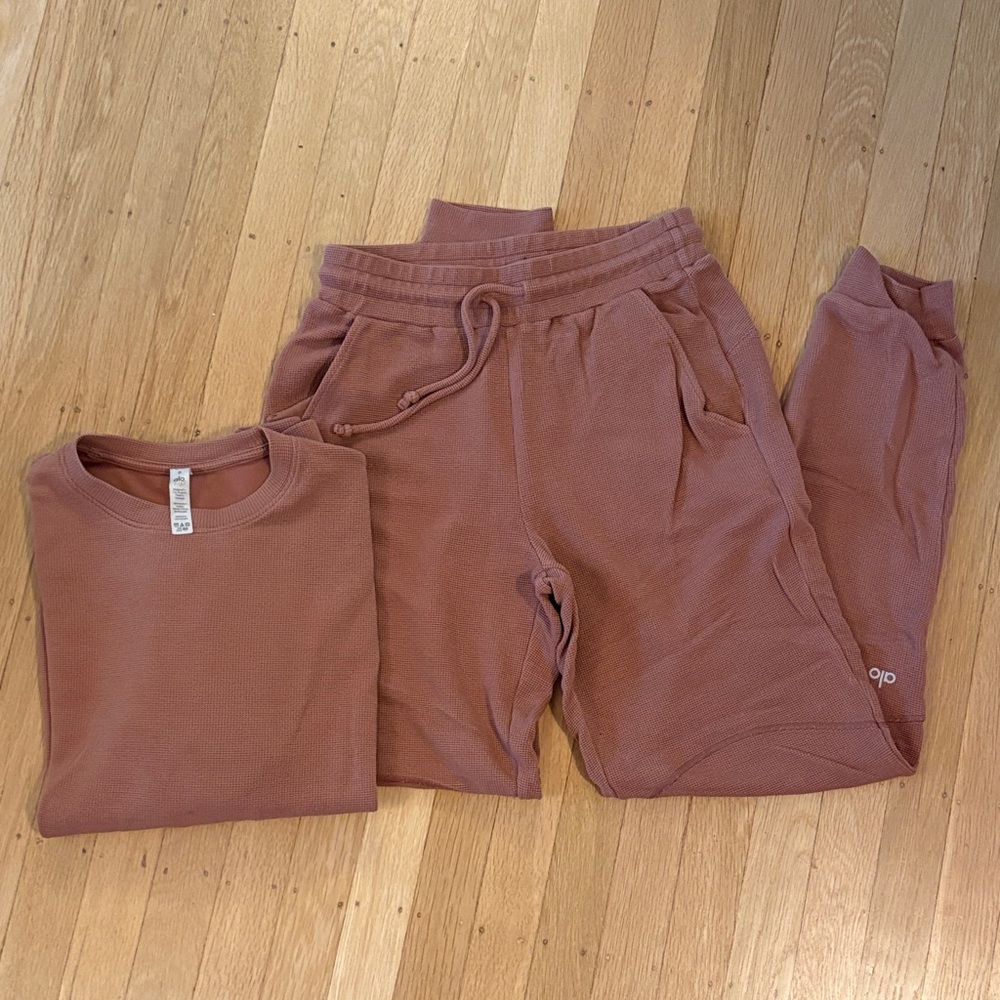 ALO Yoga crew neck sweatshirt  & Joggers in Mauve
